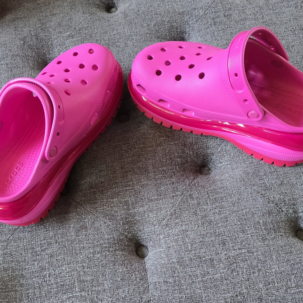 CROCS Pink Platform Clogs - Picture 2 of 5